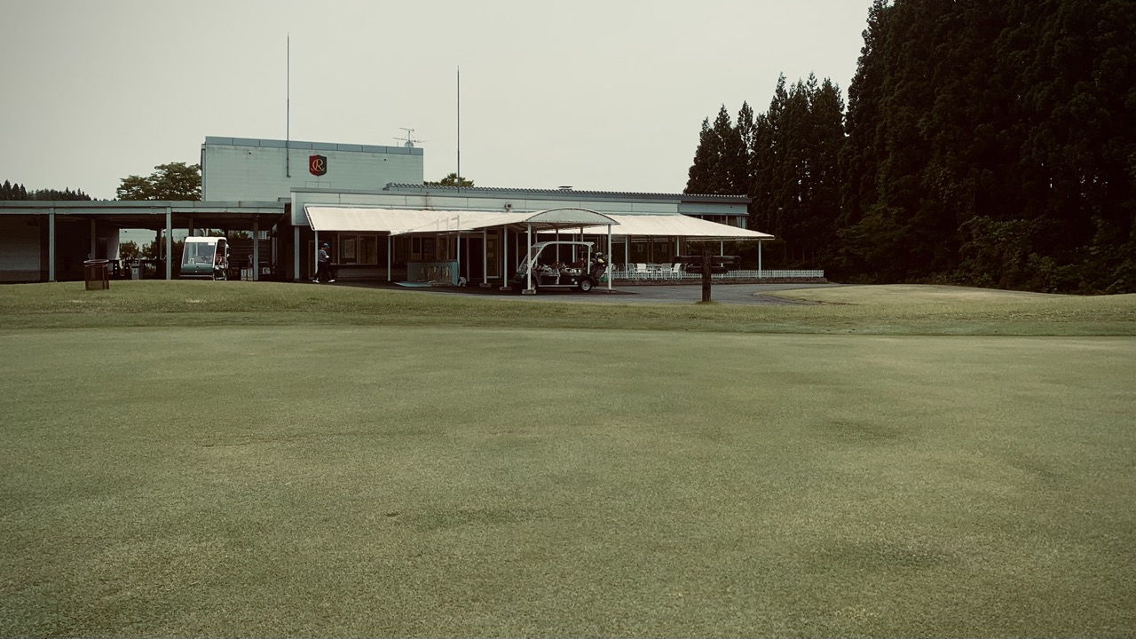 Practice green and starting area at Royal Century Golf Club.