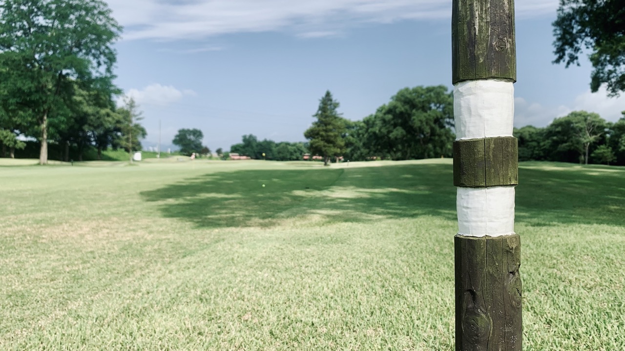 Distance marker (150 yards) on Hole 4 at Kitakami Shimin.