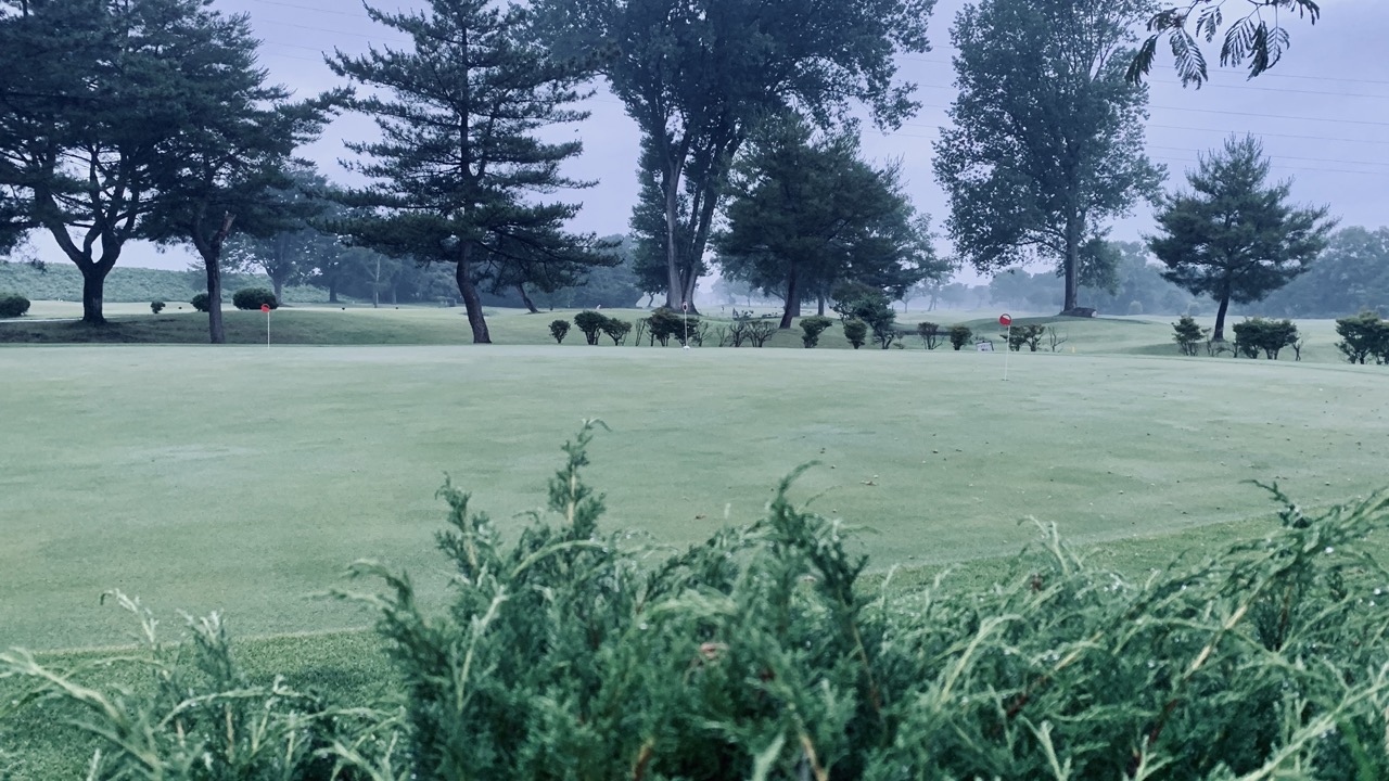 Practice putting green at Kitakami Shimin