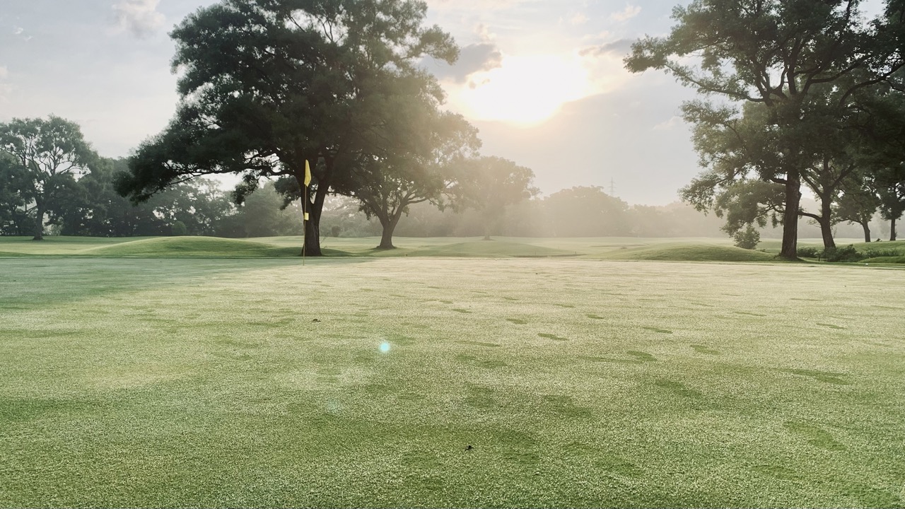 Overlooking the green of Hole 2 at Kitakami Shimin.